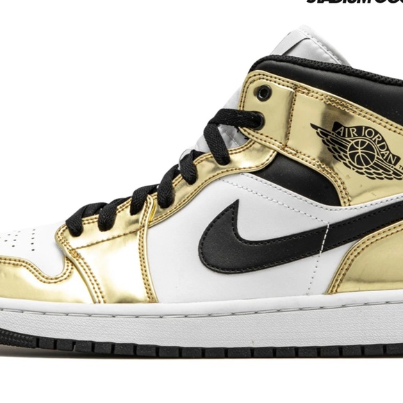 Air Jordan 1 Mid SE Metallic Gold Sneaker main image 4